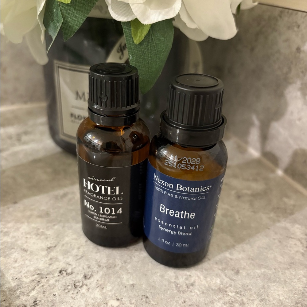 Breathe Essential Oil - Blue and Black
